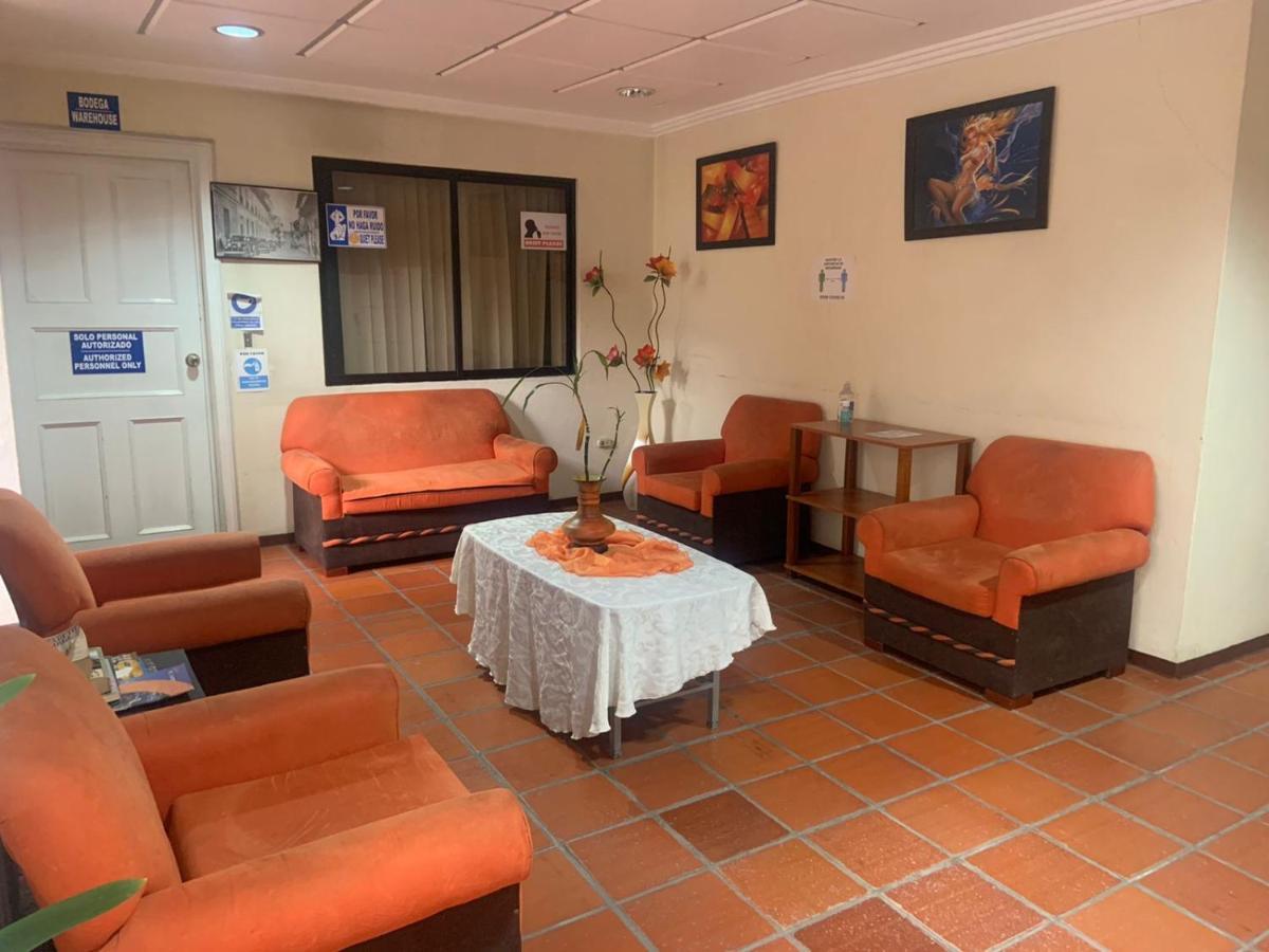 קואנקה Hotel Mariscal Inn & Suite מראה חיצוני תמונה