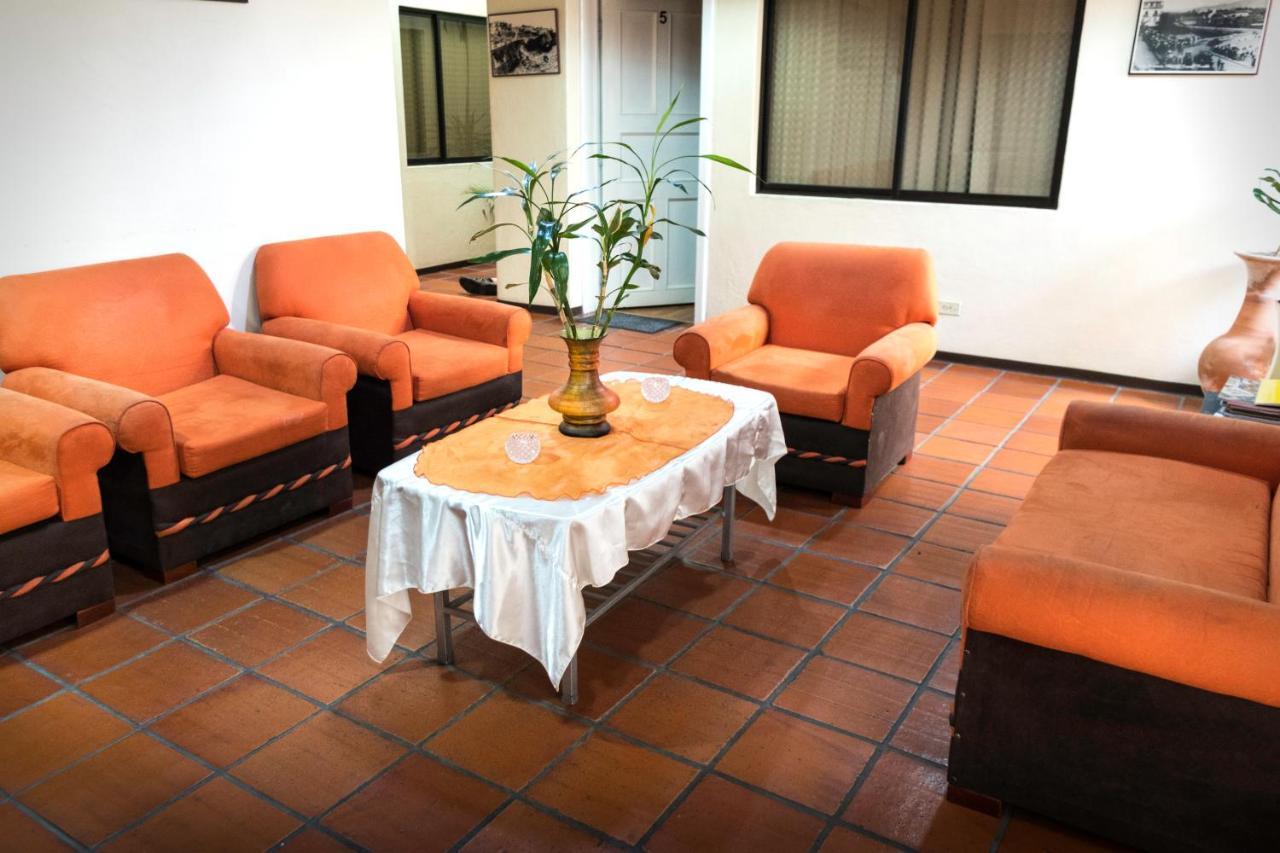קואנקה Hotel Mariscal Inn & Suite מראה חיצוני תמונה