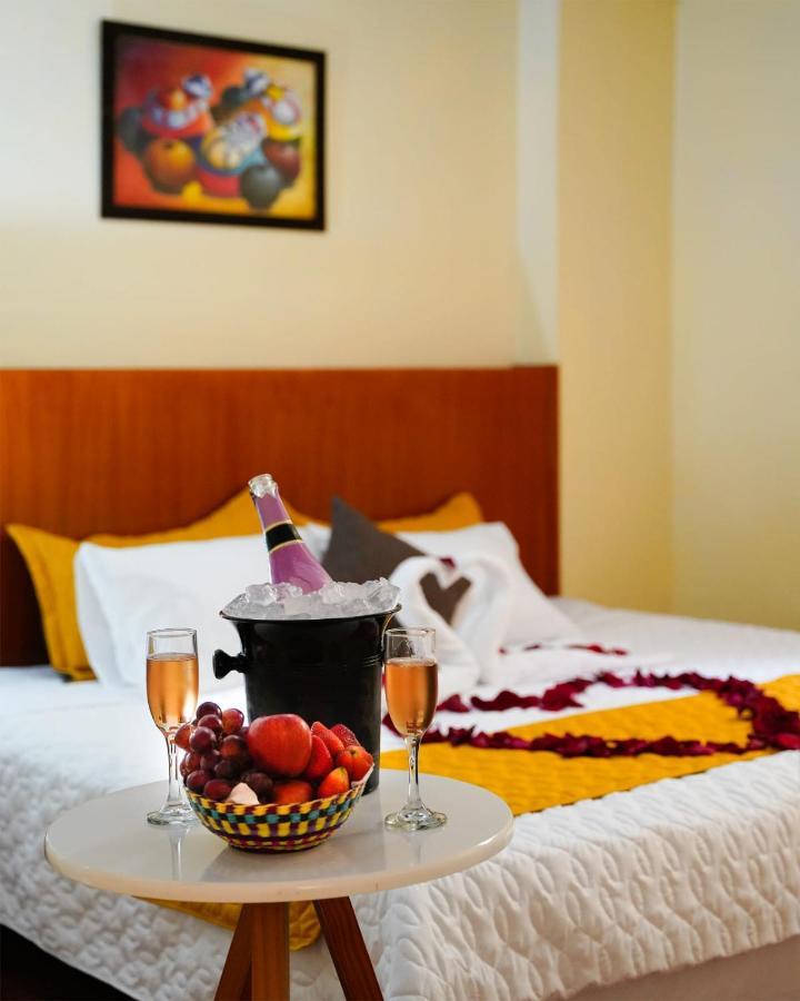 קואנקה Hotel Mariscal Inn & Suite מראה חיצוני תמונה